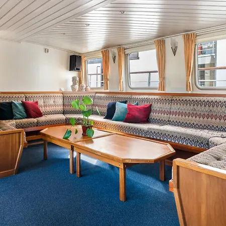 Botel Sailing Home-3